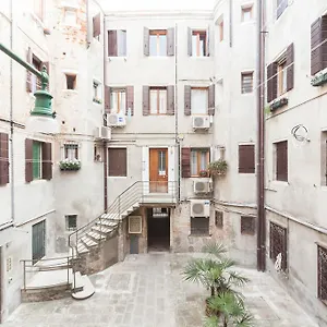 Campiello Chiesa, By Short Holidays Appartement Venise